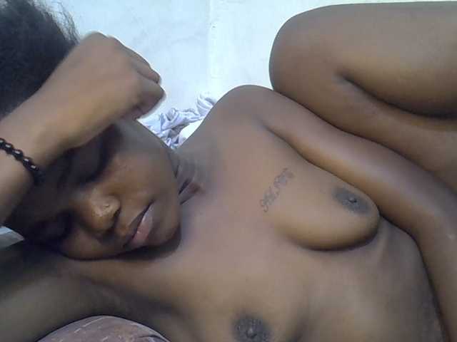 Sexycandy1 live cam on BongaCams