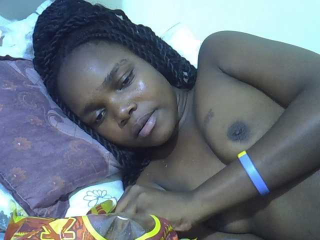 Sexycandy1 live cam on BongaCams