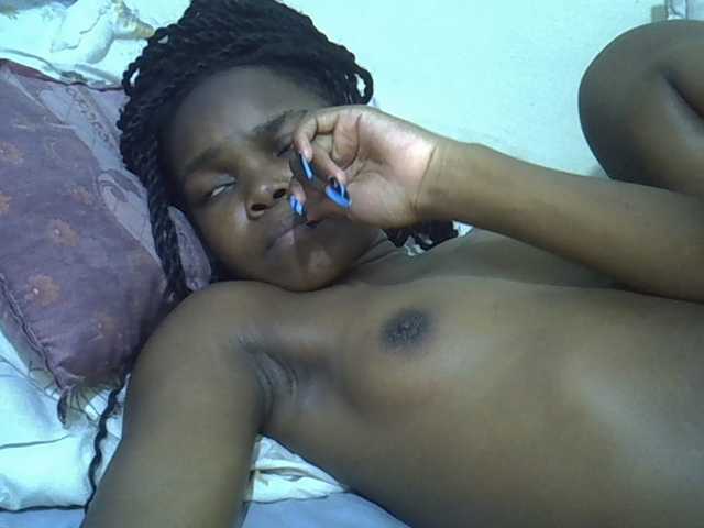 Sexycandy1 live cam on BongaCams