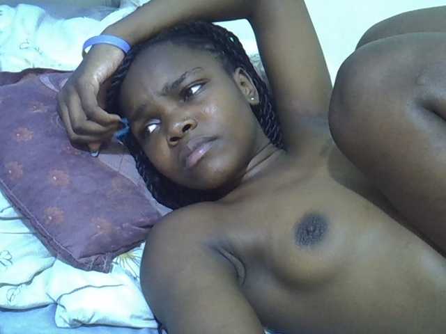Sexycandy1 live cam on BongaCams