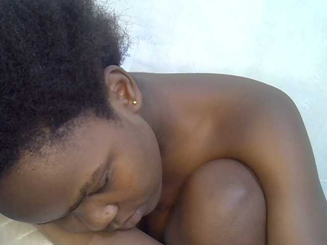 Sexycandy1 live cam on BongaCams