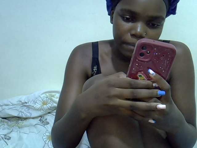 Sexycandy1 live cam on BongaCams