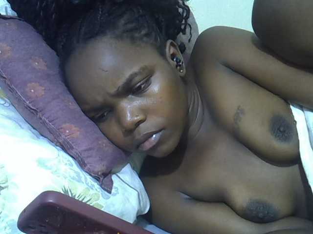 Sexycandy1 live cam on BongaCams