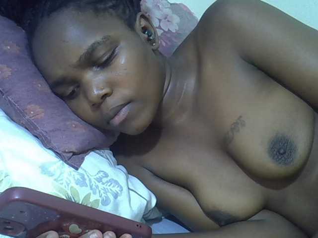 Sexycandy1 live cam on BongaCams