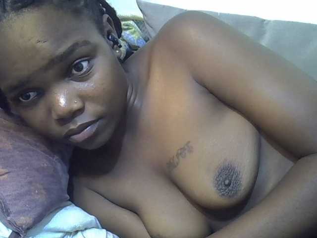 Sexycandy1 live cam on BongaCams