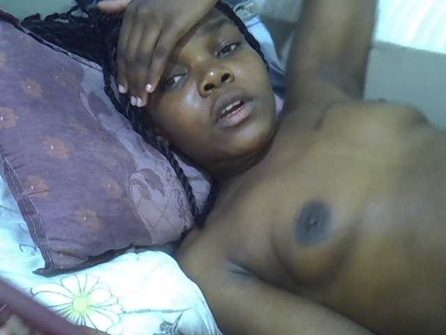 Sexycandy1 live cam on BongaCams