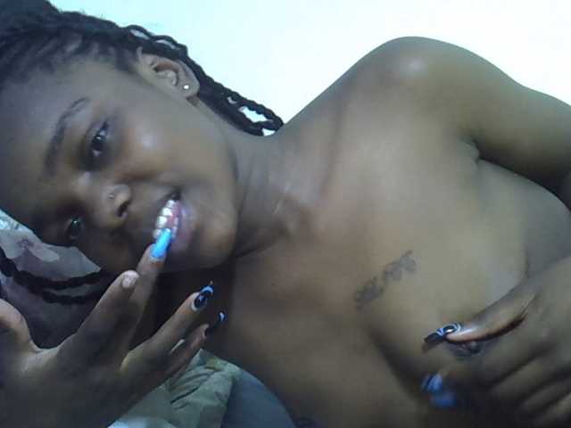 Sexycandy1 live cam on BongaCams