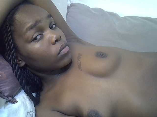 Sexycandy1 live cam on BongaCams