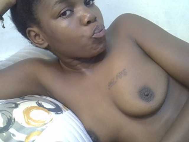 Sexycandy1 live cam on BongaCams