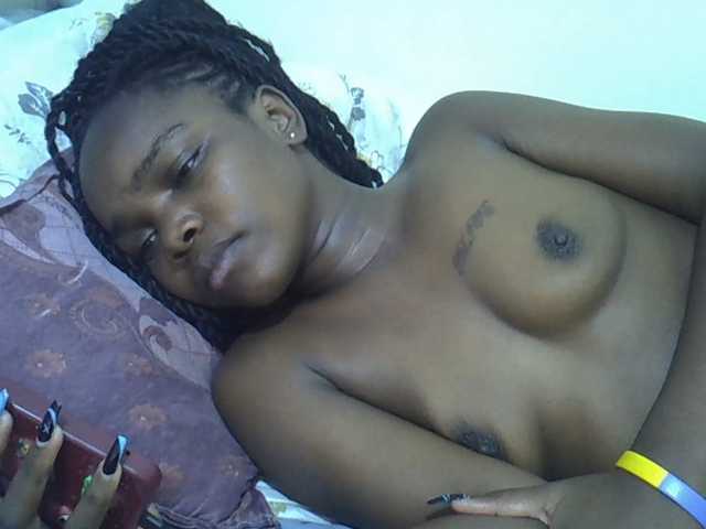 Sexycandy1 live cam on BongaCams