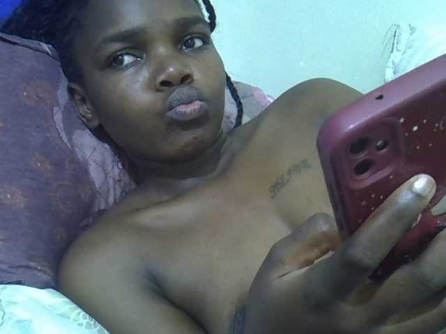 Sexycandy1 live cam on BongaCams