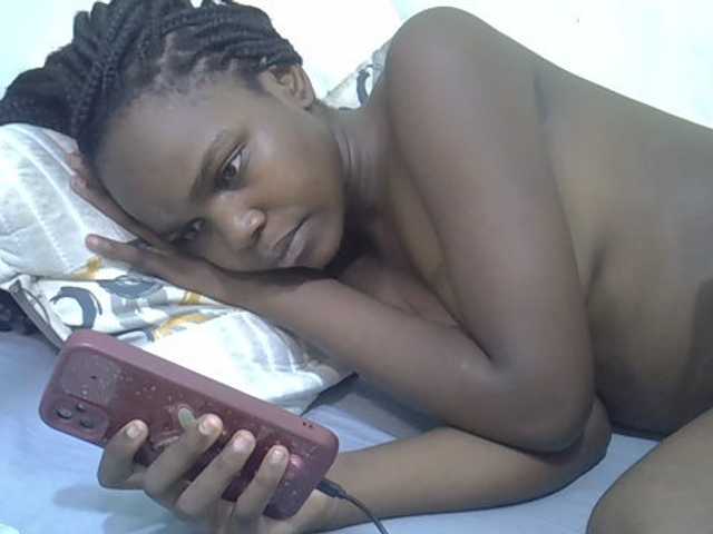 Sexycandy1 live cam on BongaCams