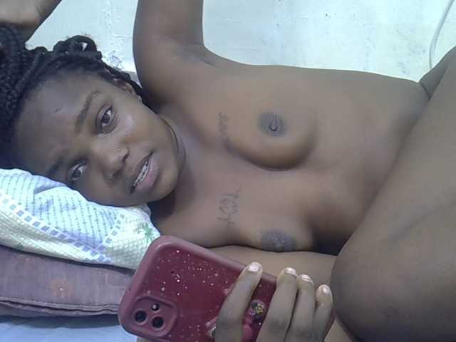 Sexycandy1 live cam on BongaCams