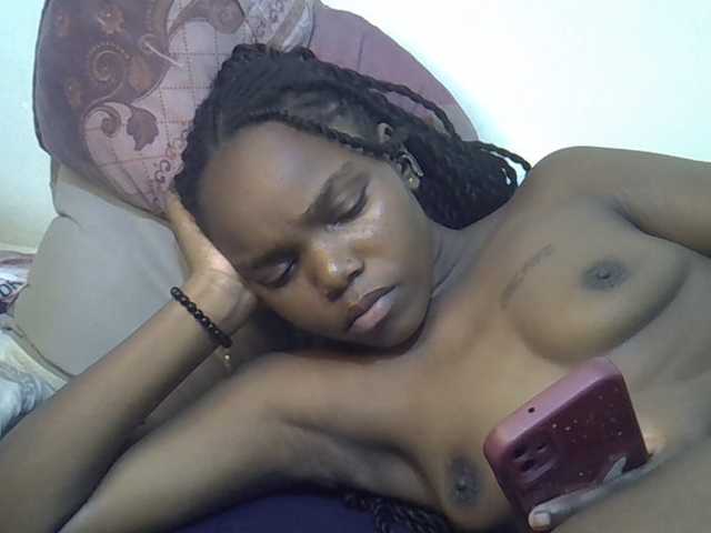 Sexycandy1 live cam on BongaCams