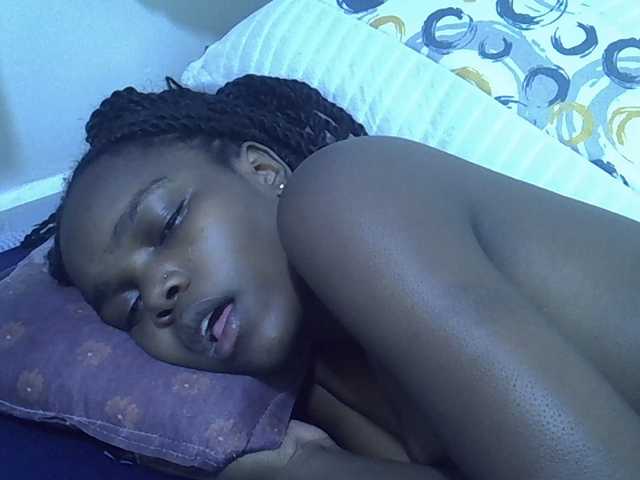 Sexycandy1 live cam on BongaCams
