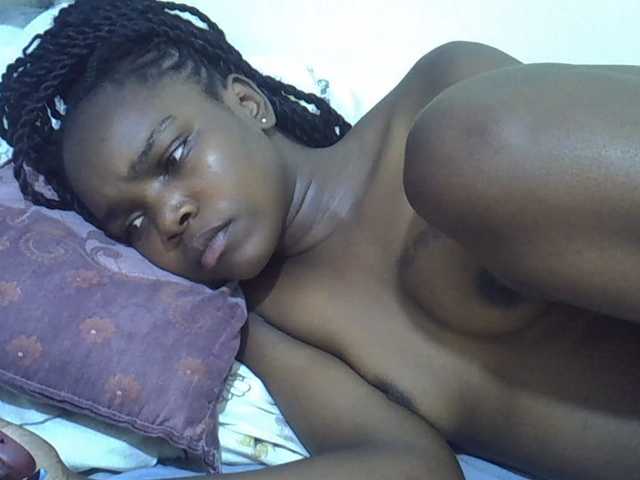 Sexycandy1 live cam on BongaCams