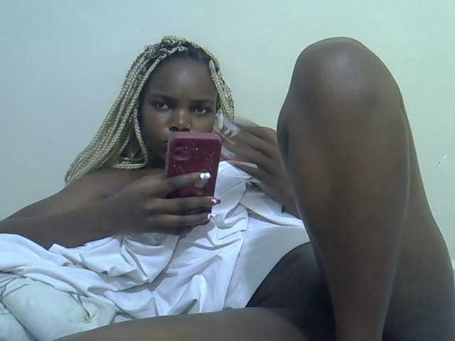 Sexycandy1 live cam on BongaCams