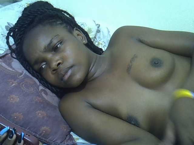 Sexycandy1 live cam on BongaCams