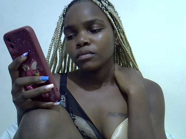 Sexycandy1 live cam on BongaCams