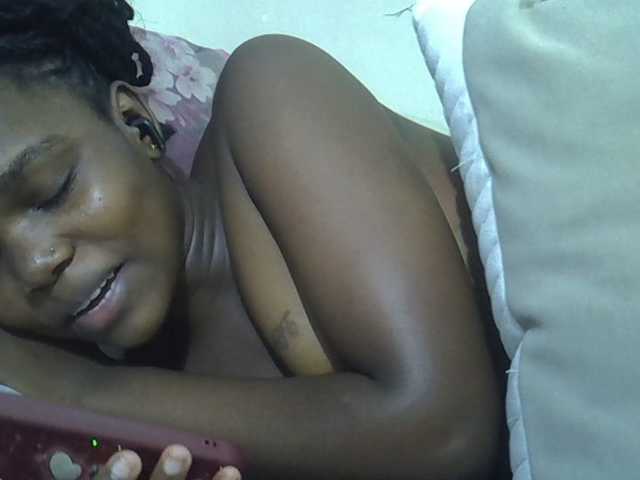 Sexycandy1 live cam on BongaCams
