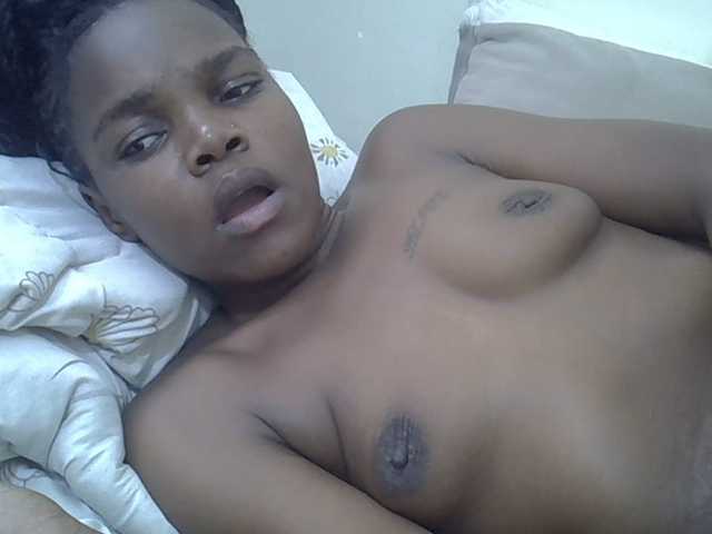Sexycandy1 live cam on BongaCams