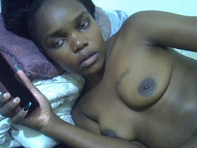 Sexycandy1 live cam on BongaCams