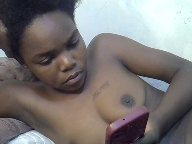 Sexycandy1 live cam on BongaCams