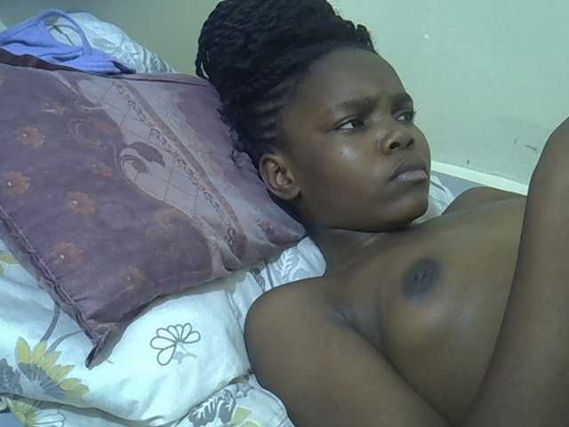 Sexycandy1 live cam on BongaCams