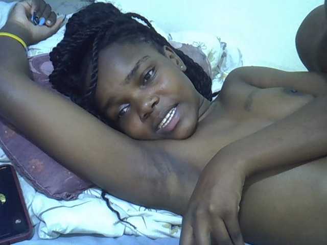 Sexycandy1 live cam on BongaCams