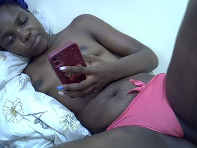 Sexycandy1 live cam on BongaCams