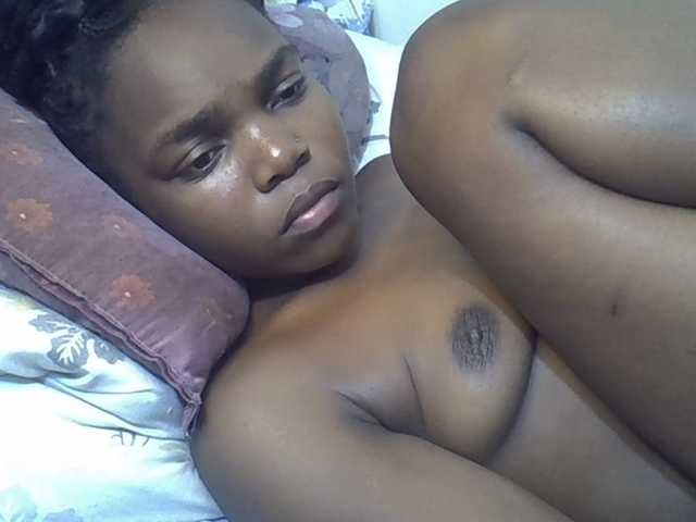 Sexycandy1 live cam on BongaCams