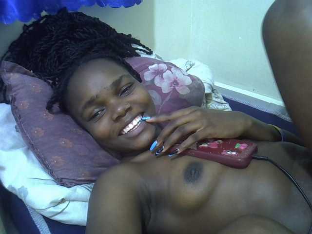 Sexycandy1 live cam on BongaCams