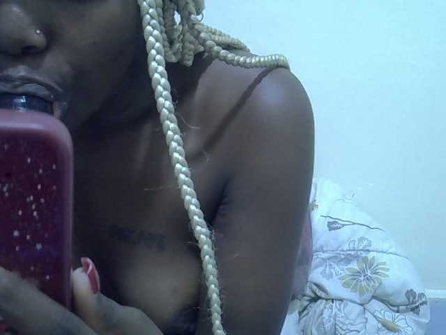 Sexycandy1 live cam on BongaCams