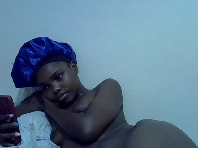 Sexycandy1 live cam on BongaCams