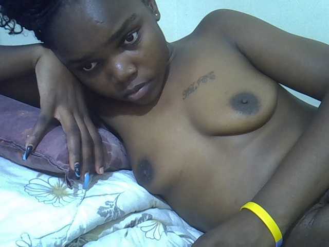 Sexycandy1 live cam on BongaCams