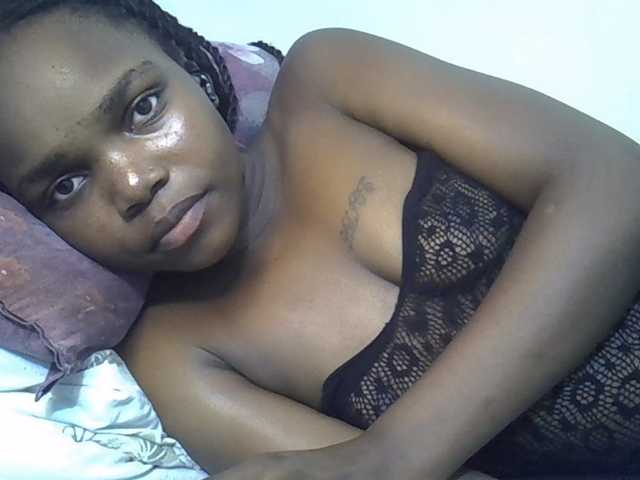 Sexycandy1 live cam on BongaCams