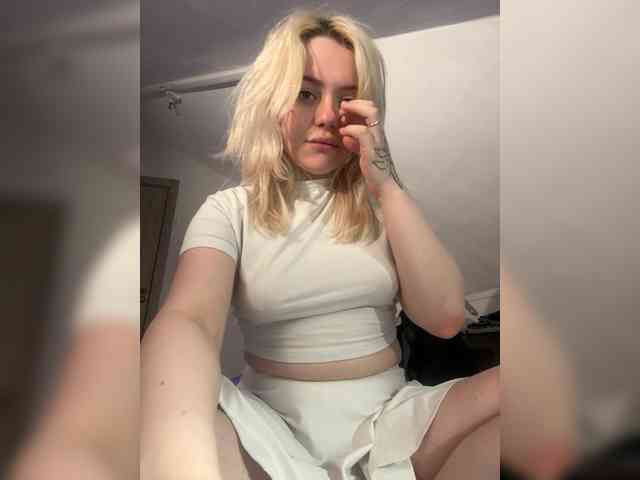 CassieCuteees webcam
