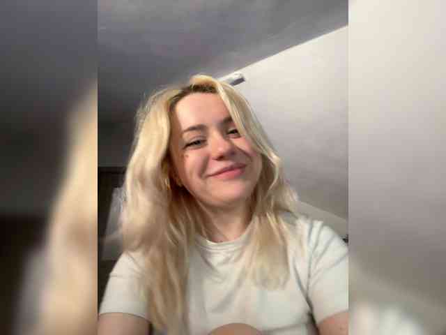 CassieCuteees webcam