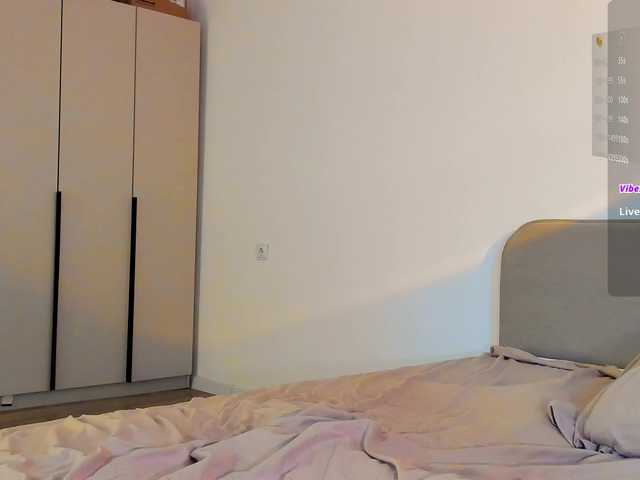 iamskinnychick live cam on BongaCams