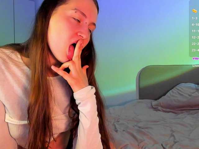 iamskinnychick live cam on BongaCams