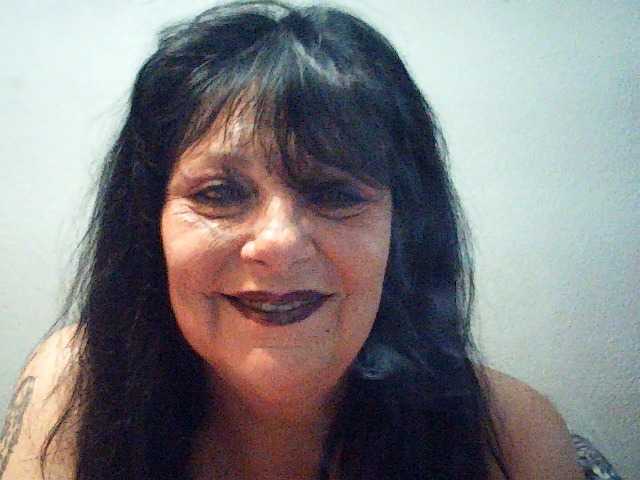 le modèle Charms est en webcam porno dans un show sur le site bongacams, il possède les tags suivants: White/Caucasian,Brunette,Hairy