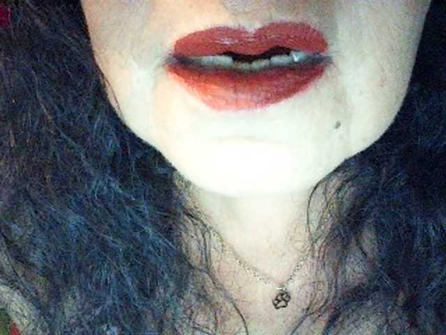 Charms, live now on BongaCams