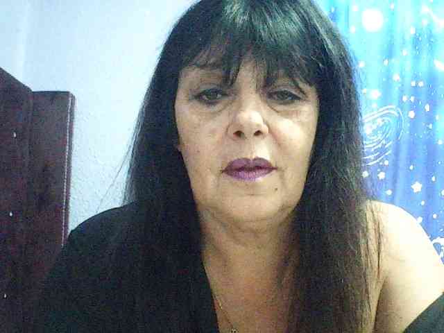 Este modelo está ao vivo agora. Charms