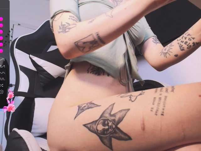 BeccaWhite live cam on BongaCams
