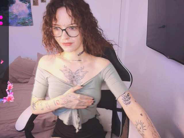 BeccaWhite live cam on BongaCams