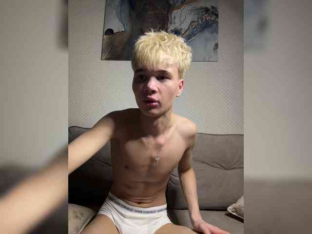 Shake-it-Mike Live Webcam on BongaCams