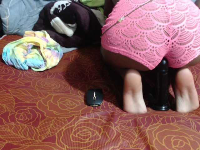 Lovewins live webcam show
