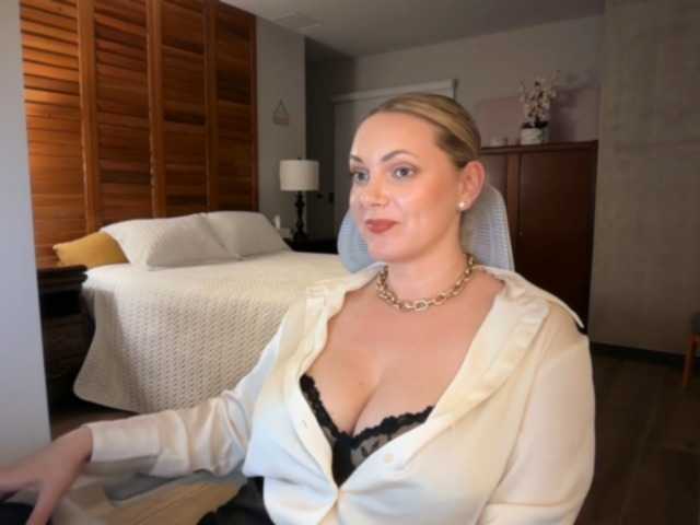  MissDoubleD chat room