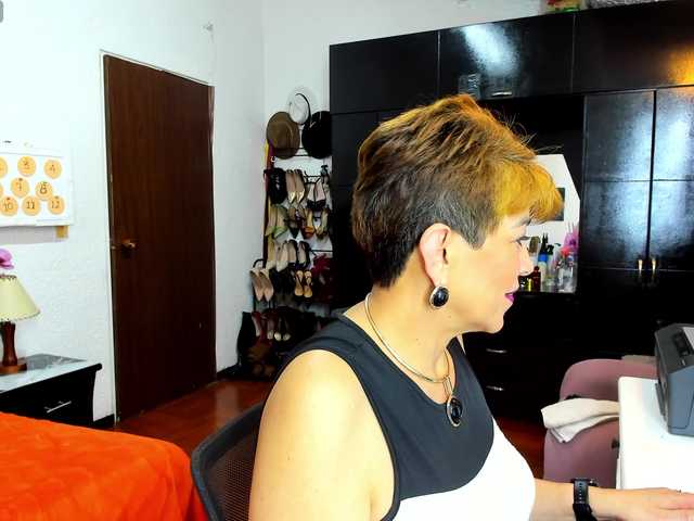 AngelinaStone65 live webcam show