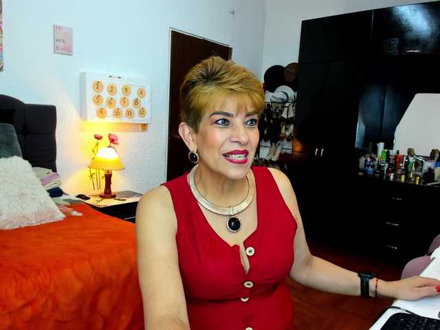 le modèle AngelinaStone65 est en webcam porno dans un show sur le site bongacams, il possède les tags suivants: Latino/Hispanic,Blonde,Trimmed